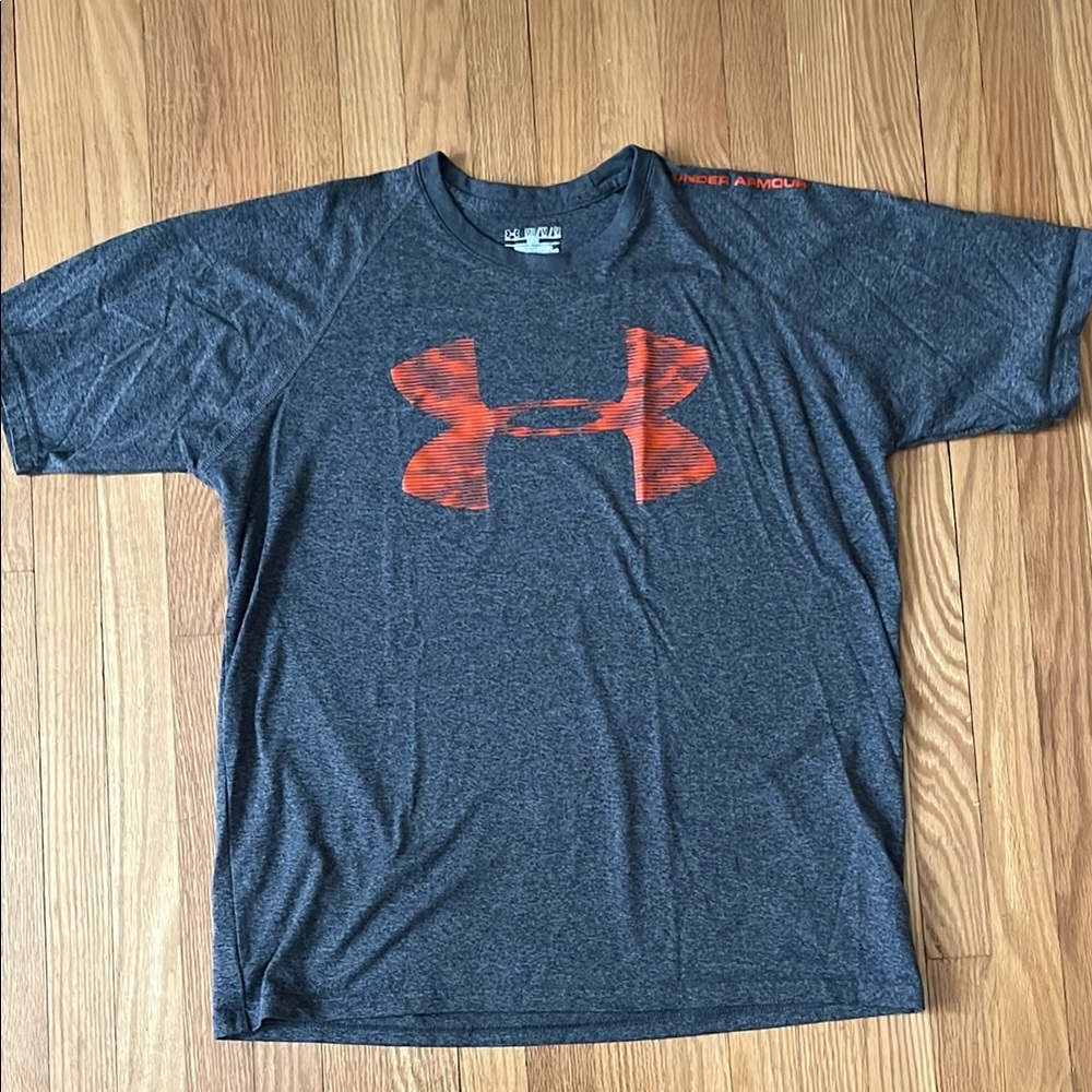 Under Armour Men's Grey T-Shirt Size Medium